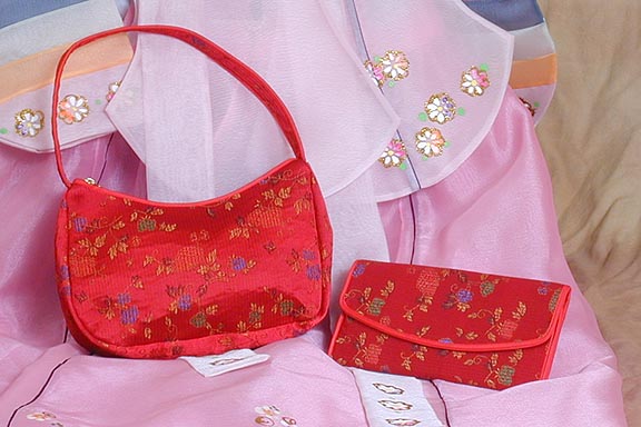 Floral Silk Handbag and Billfold (red)