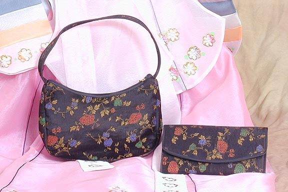 Floral Silk Handbag and Billfold (black)