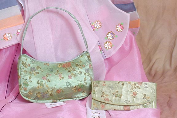 Floral Silk Handbag and Billfold (light-green)