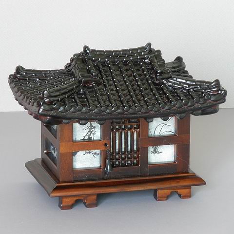 Gi-wa (tiled roof) House Lamp